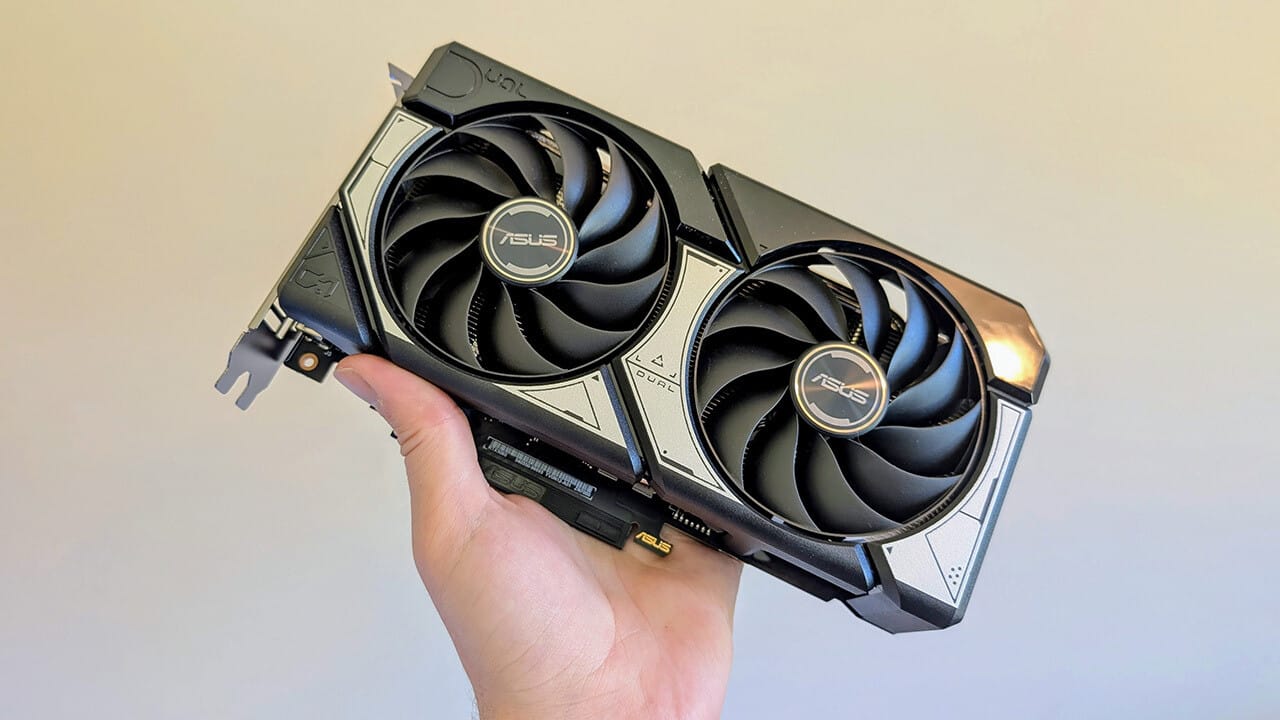 🤑 NVIDIA паказала новую бюджэтную RTX 5060. Тэсціраваць яе можна было толькі "апоўначы голым на зубры"